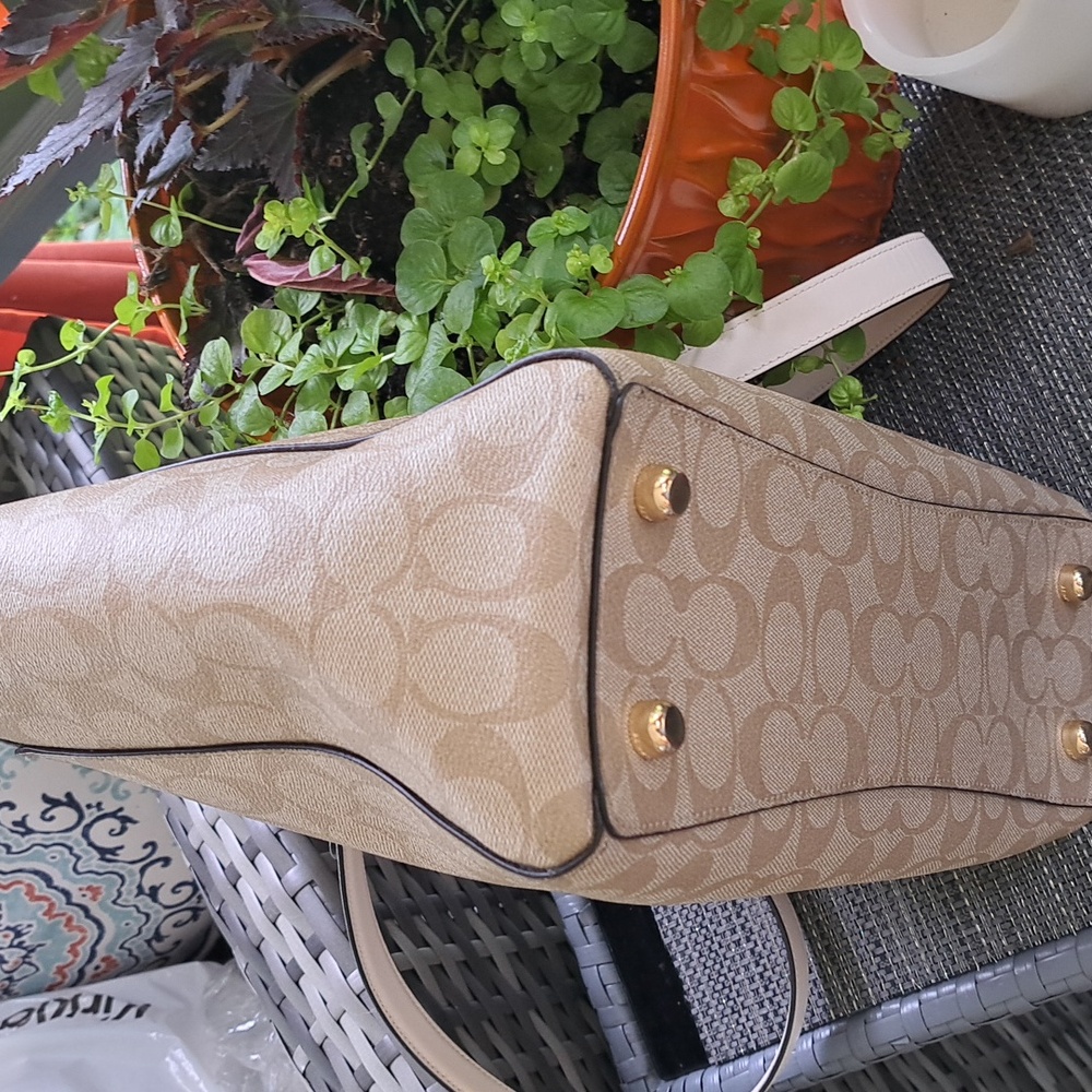 Coach Marlie C1565 Shoulder bag with Gold Chains and Leather Handles EC Like NEW - Picture 7 of 9